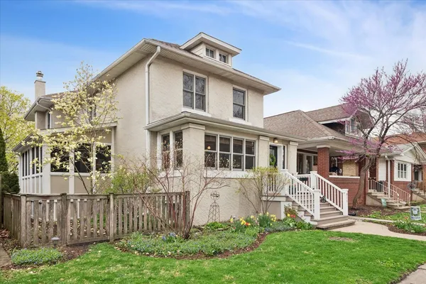 $895,000 | 811 Clarence Avenue, Oak Park, IL 60304