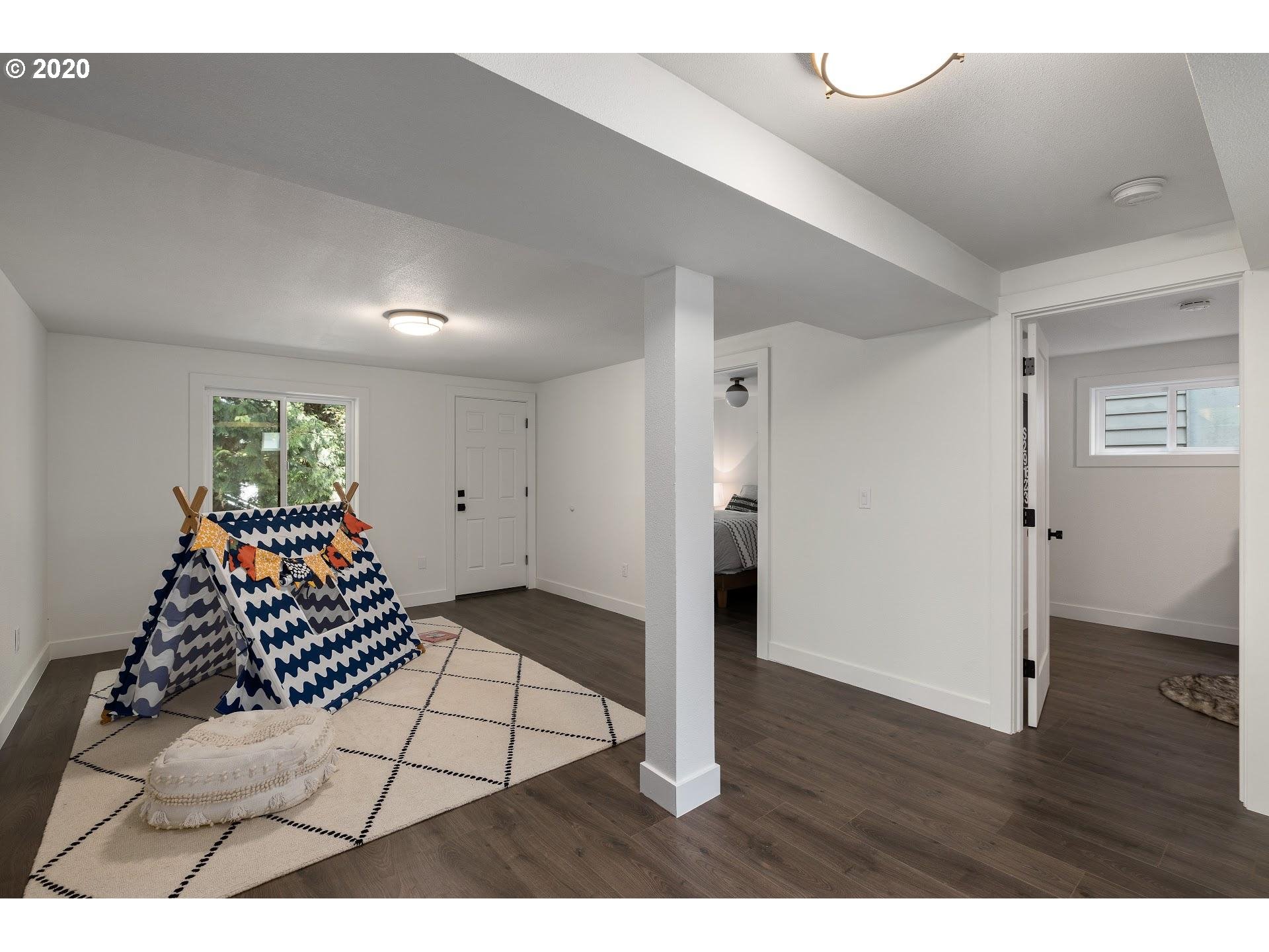 3945 Southwest Pendleton Street Portland, OR 97221 - Photo 26 of 32 Gallery Image 26