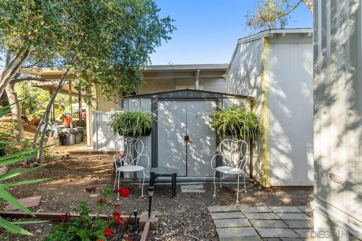 4747 Oak Crest Road, Unit 39 Fallbrook, CA 92028 - Photo 29 of 38 a view of a back yard of the house