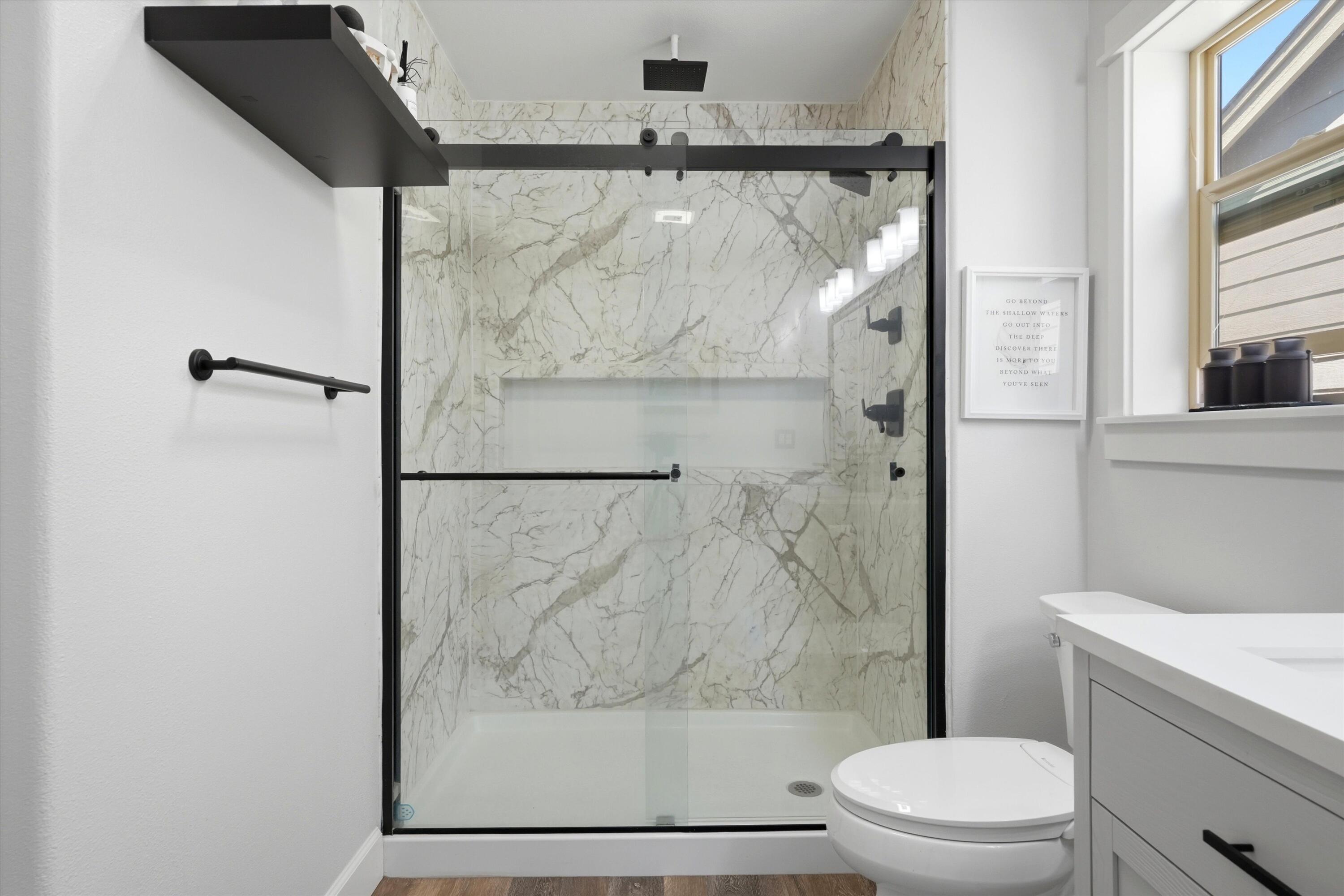 61235 Splendor Lane Bend, OR 97702 - Photo 33 of 52 Recently retouched secondary bathroom