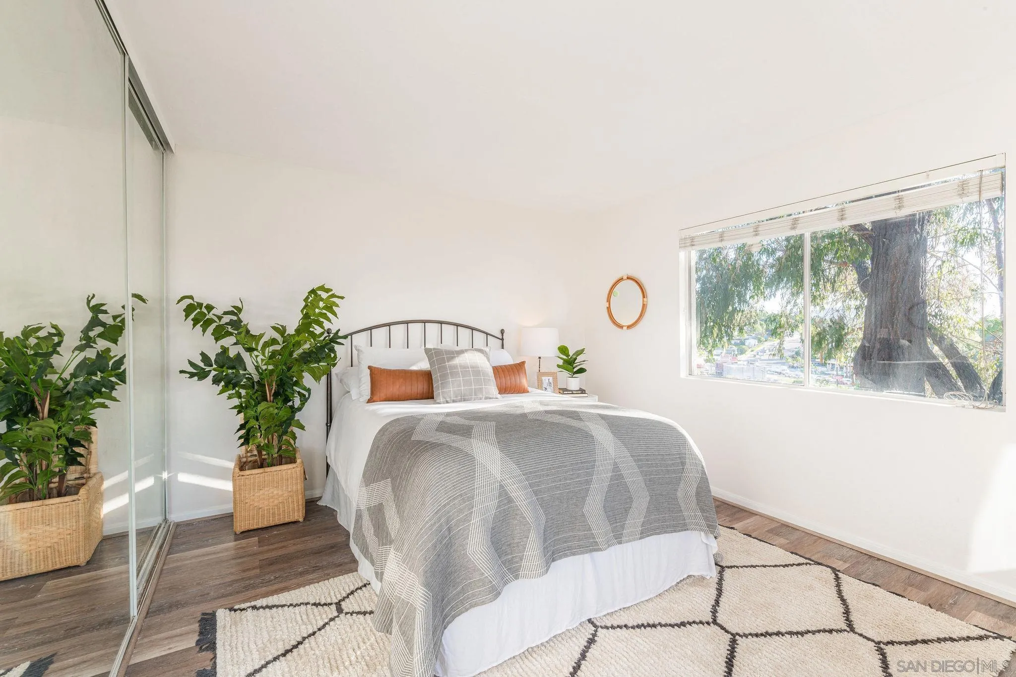 10235 Madrid Way, Unit 138 Spring Valley, CA 91977 - Photo 17 of 21 a living room with furniture and a potted plant