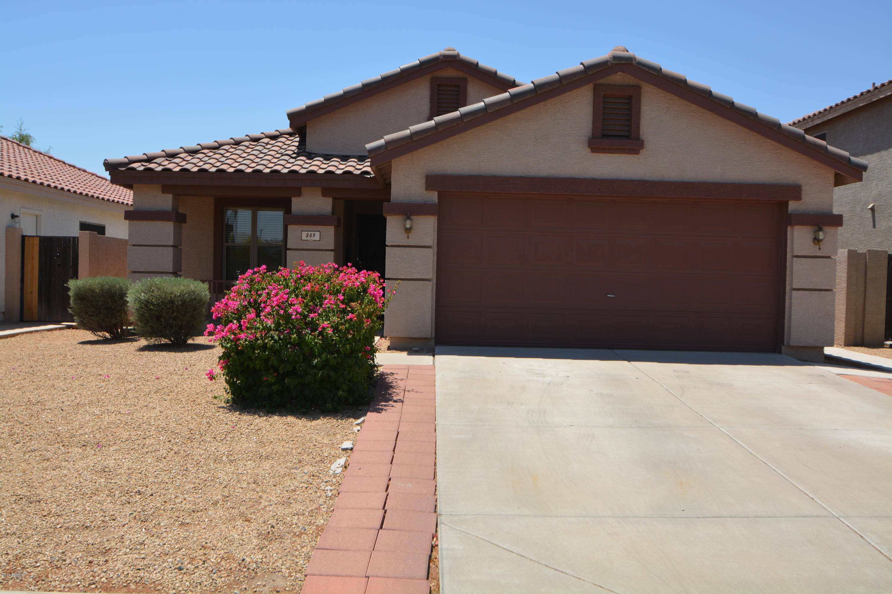 869 East Appaloosa Road Gilbert, AZ 85296 - Photo 3 of 33 Extra Long Driveway!