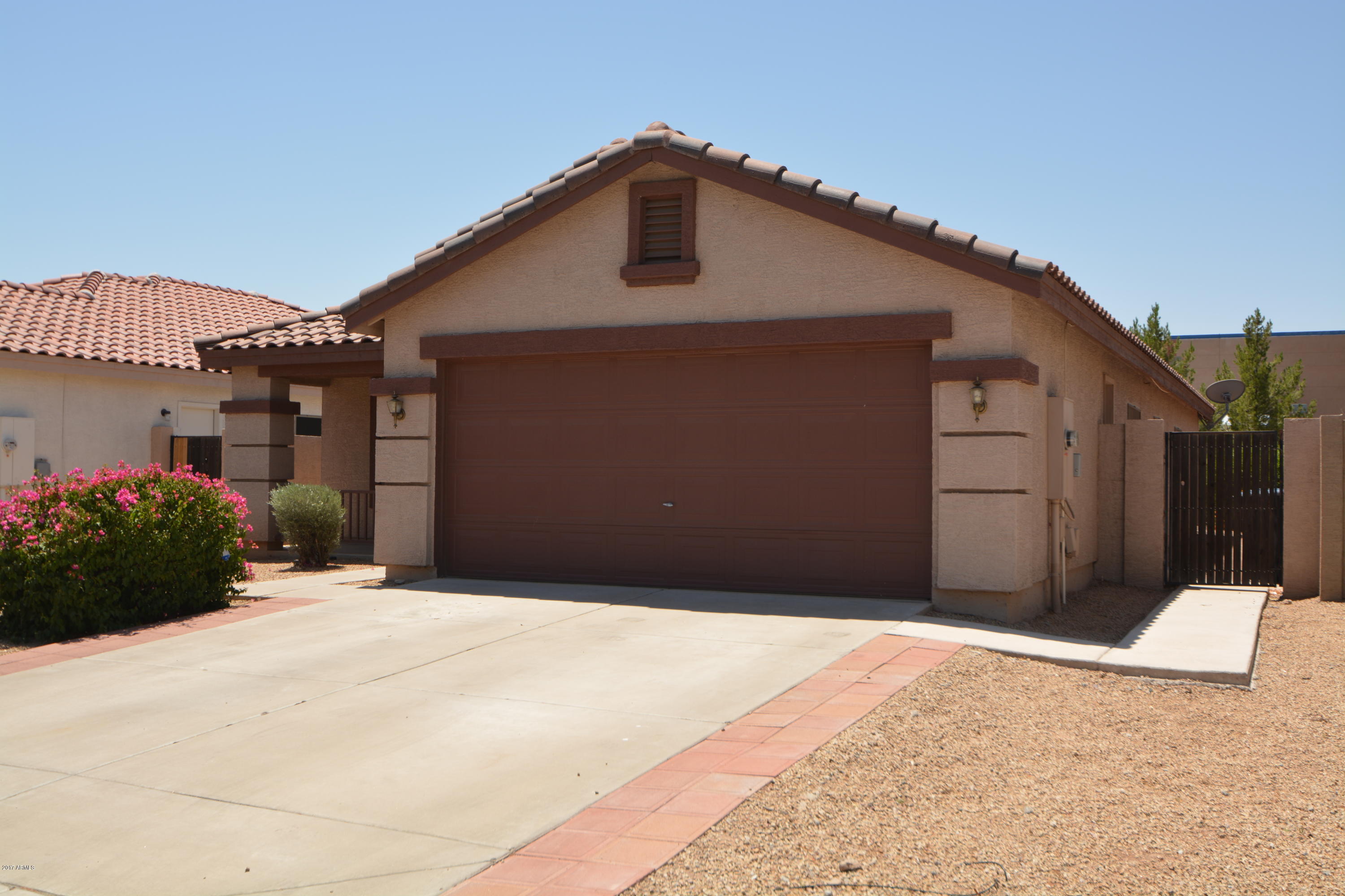 869 East Appaloosa Road Gilbert, AZ 85296 - Photo 4 of 33 Concrete Sidewalk For Easy Use