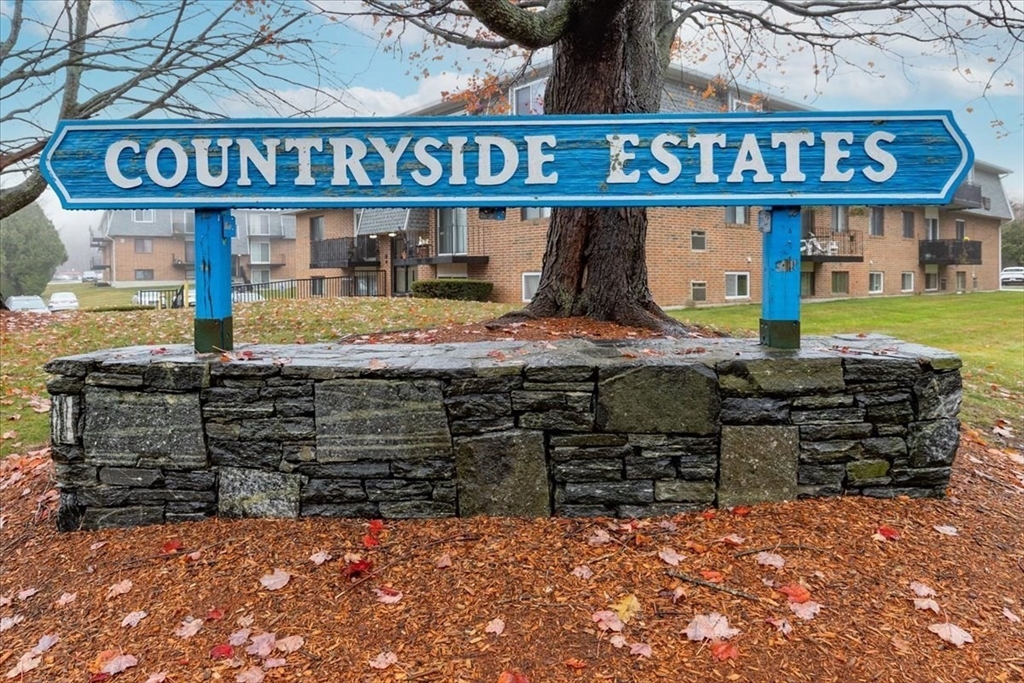 176 Maple Avenue, Unit 138 Rutland, MA 01543 - Photo 28 of 29 a front view of a multi story building