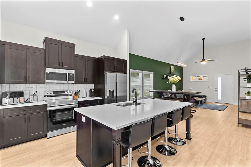 624 Robert Street Northwest Atlanta, GA 30318 - Photo 2 of 28