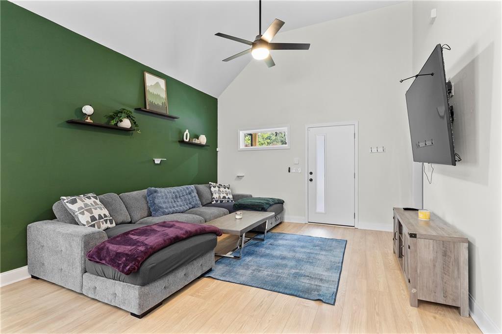 624 Robert Street Northwest Atlanta, GA 30318 - Photo 3 of 28