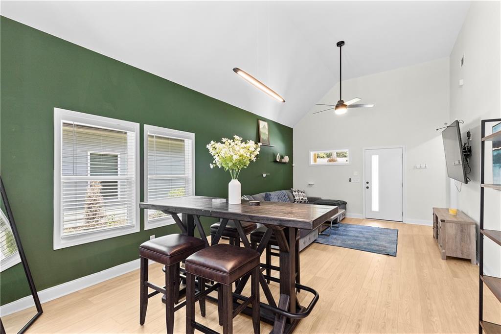 624 Robert Street Northwest Atlanta, GA 30318 - Photo 4 of 28