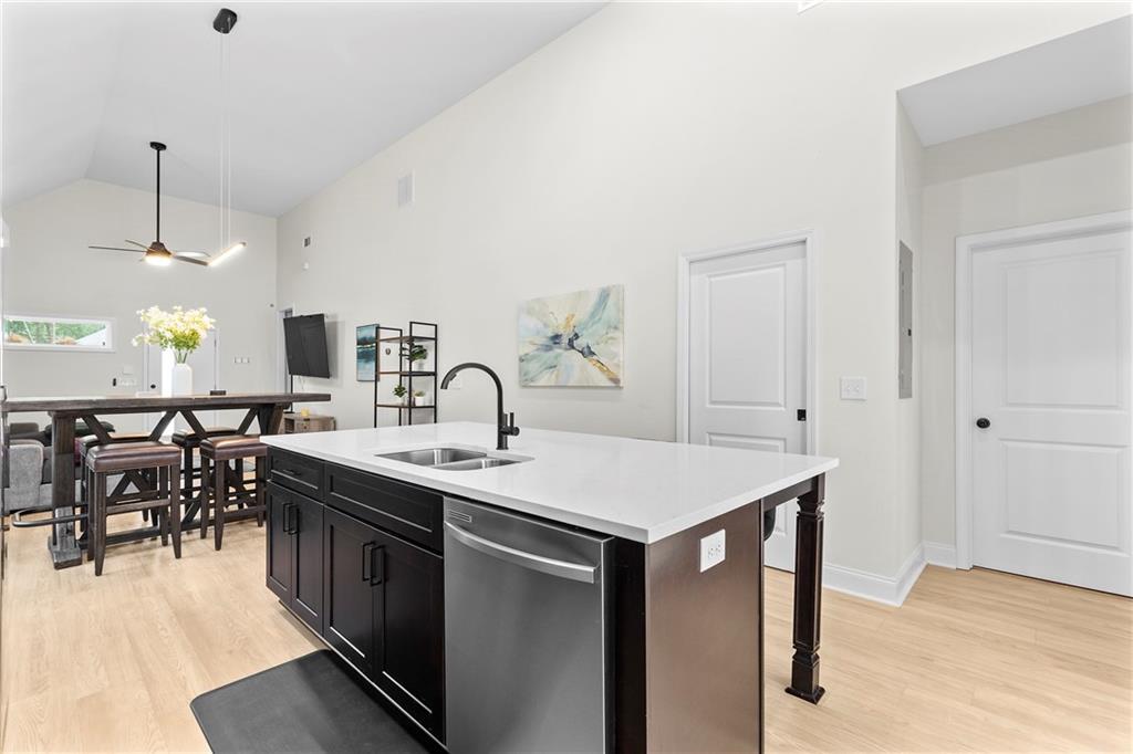 624 Robert Street Northwest Atlanta, GA 30318 - Photo 5 of 28