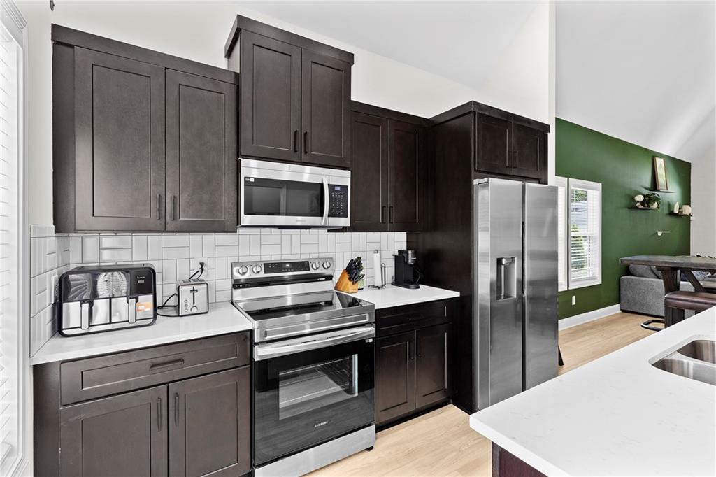 624 Robert Street Northwest Atlanta, GA 30318 - Photo 6 of 28