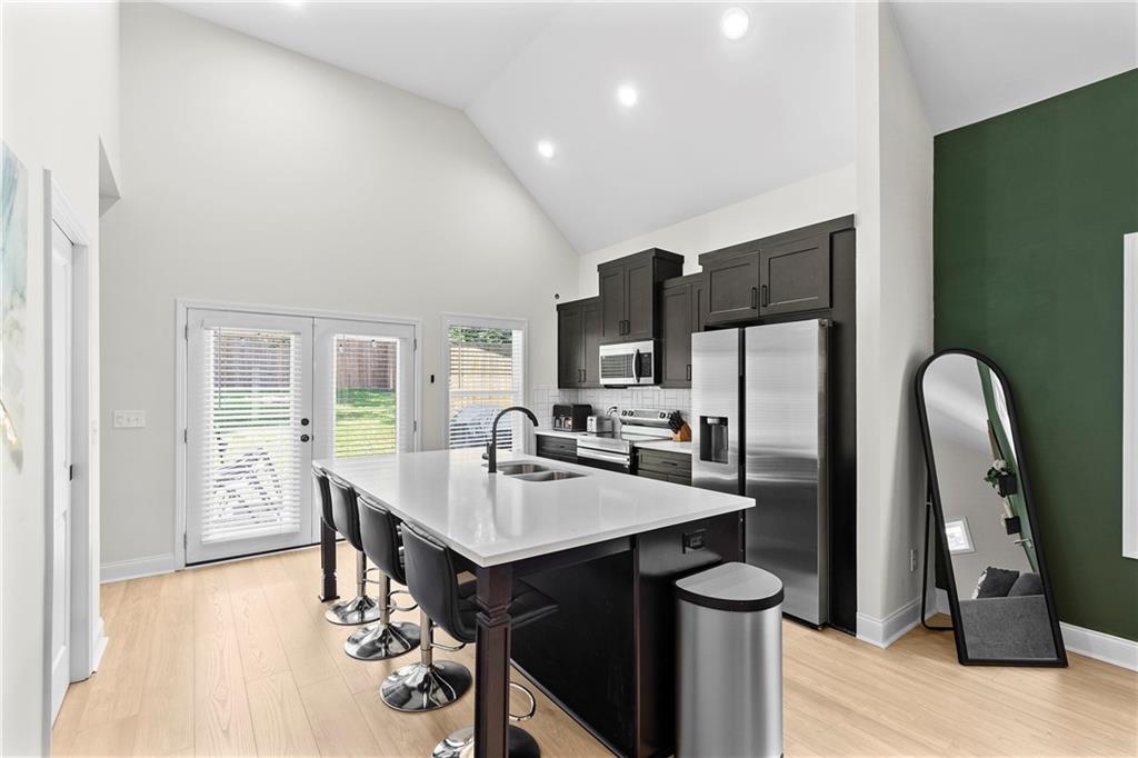 624 Robert Street Northwest Atlanta, GA 30318 - Photo 7 of 28