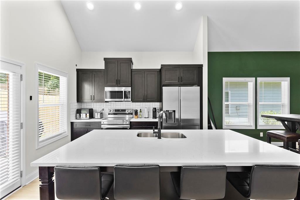 624 Robert Street Northwest Atlanta, GA 30318 - Photo 9 of 28