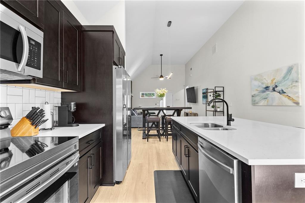 624 Robert Street Northwest Atlanta, GA 30318 - Photo 10 of 28