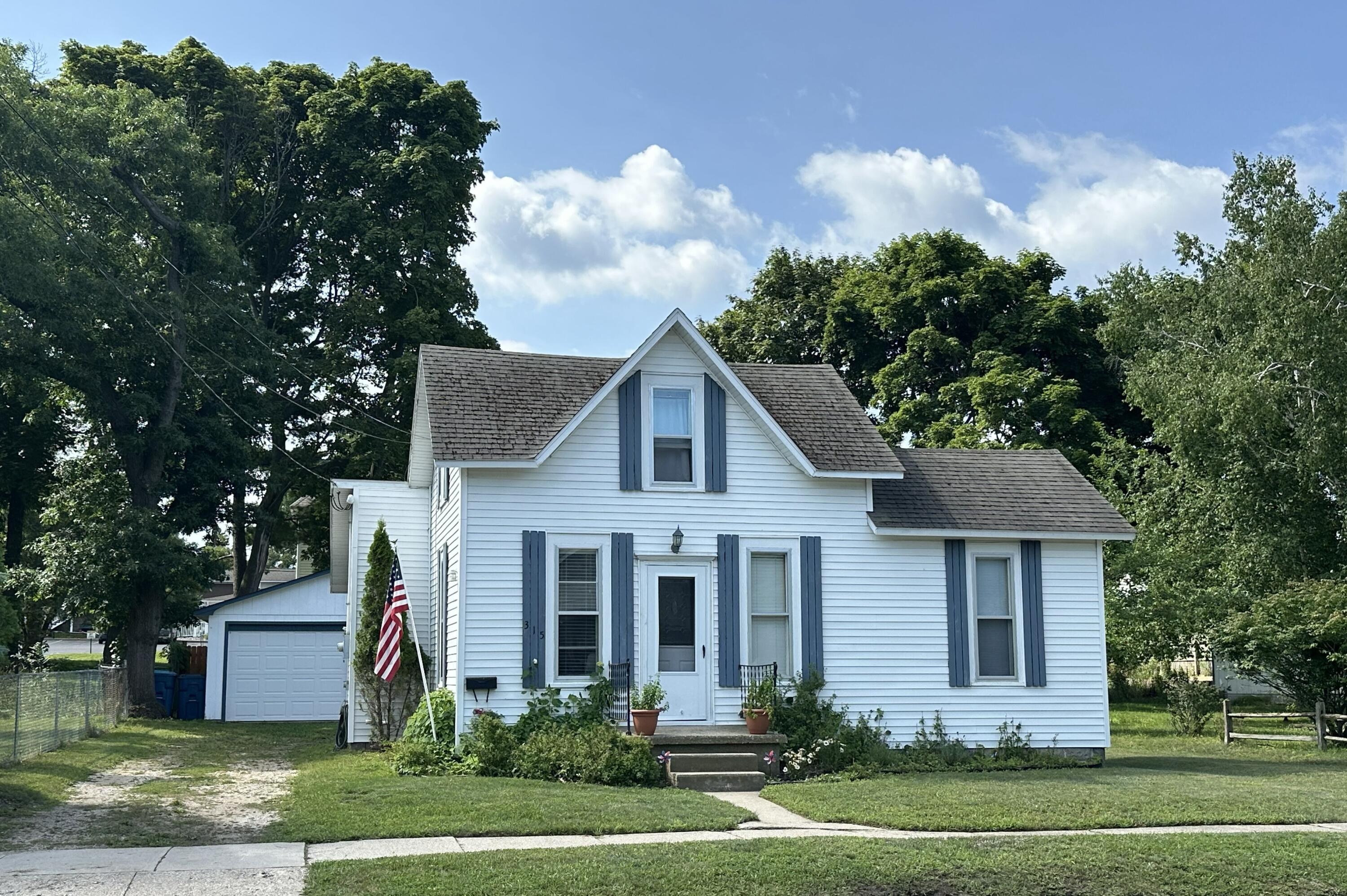 315 4th Avenue Manistee, MI 49660 - Photo 1 of 22 315 4th Ave.