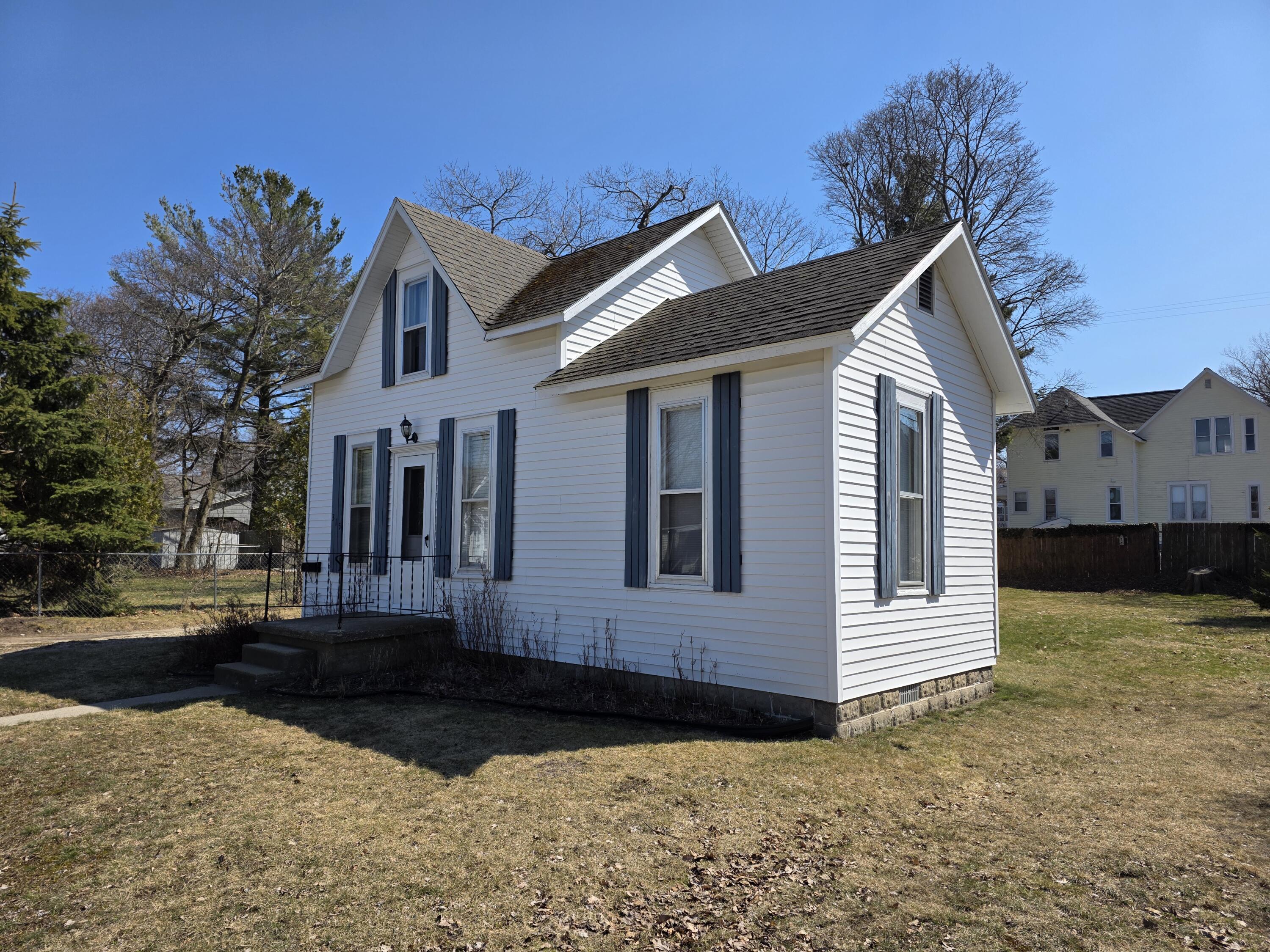 315 4th Avenue Manistee, MI 49660 - Photo 19 of 22 20260407_151740