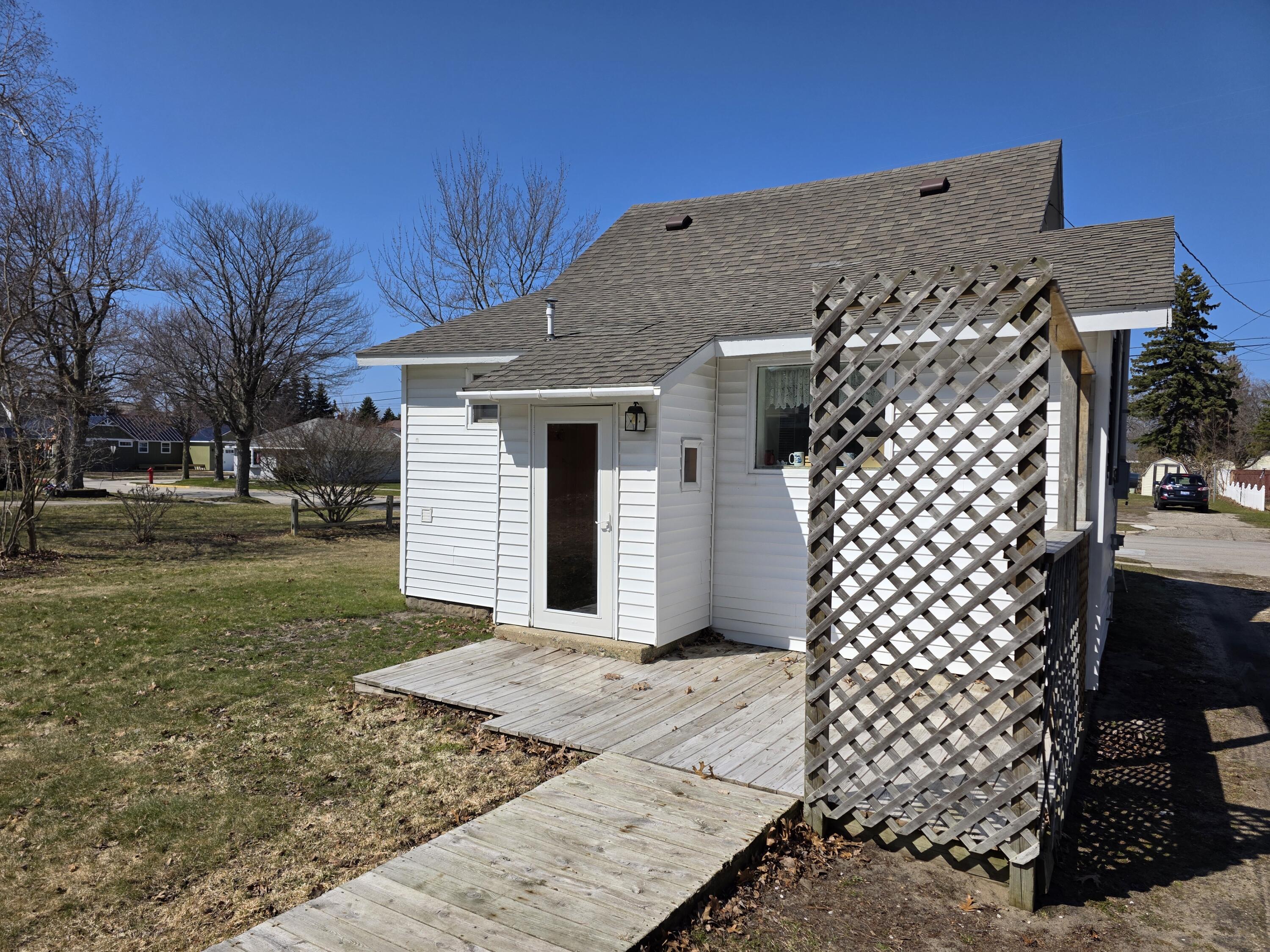 315 4th Avenue Manistee, MI 49660 - Photo 3 of 22 20260407_151843