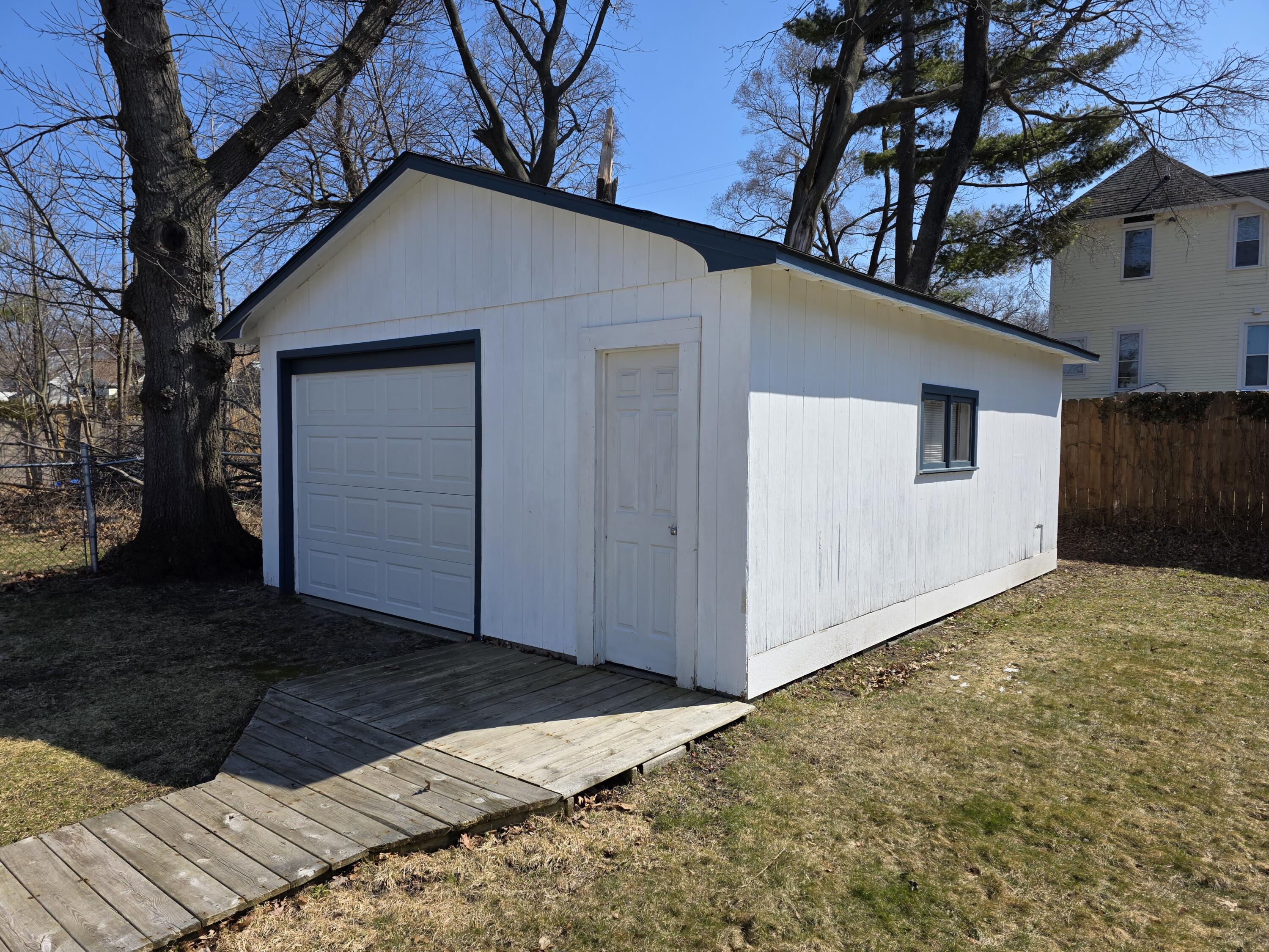 315 4th Avenue Manistee, MI 49660 - Photo 4 of 22 20260407_151852