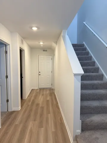 $2,700 | 287 Kingsport Drive, South Elgin, IL 60177