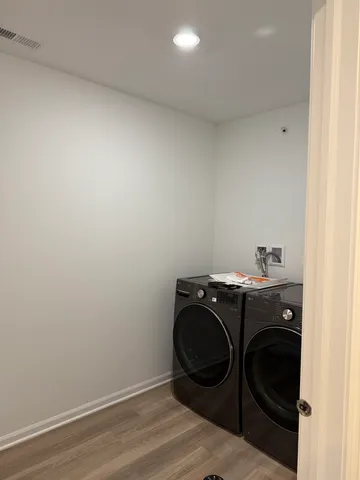 $2,700 | 287 Kingsport Drive, South Elgin, IL 60177