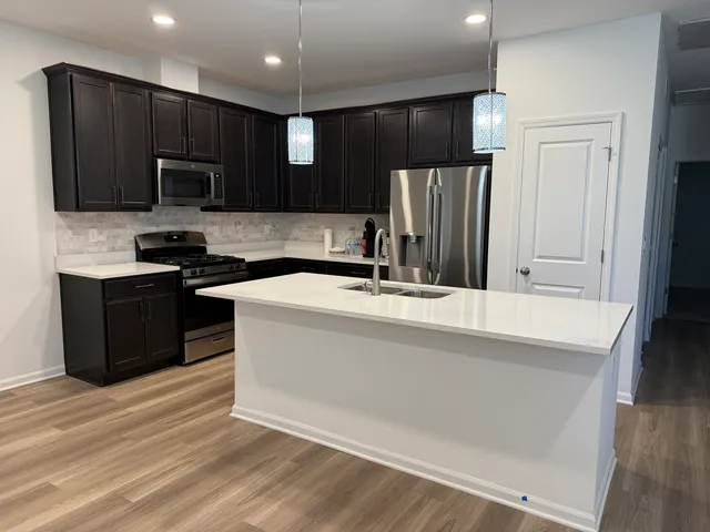 $2,700 | 287 Kingsport Drive, South Elgin, IL 60177