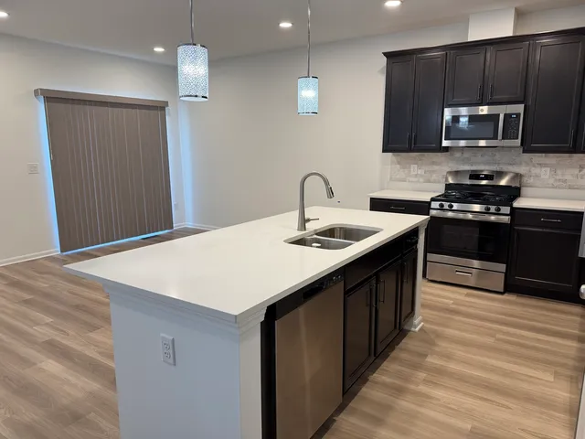 $2,700 | 287 Kingsport Drive, South Elgin, IL 60177