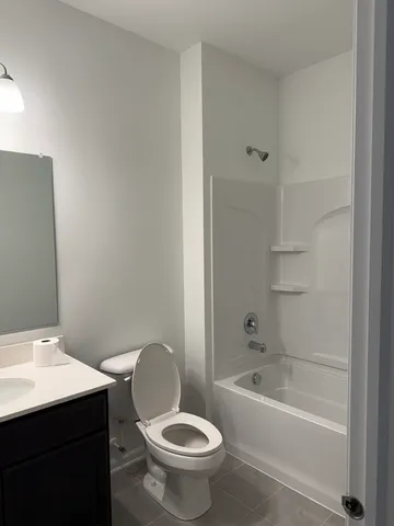 $2,700 | 287 Kingsport Drive, South Elgin, IL 60177