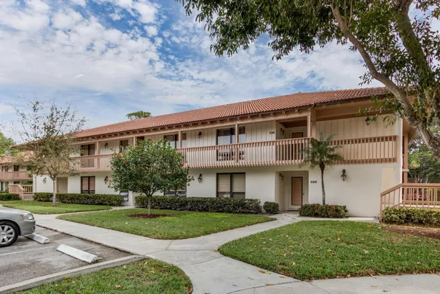 front view of house with a yard
