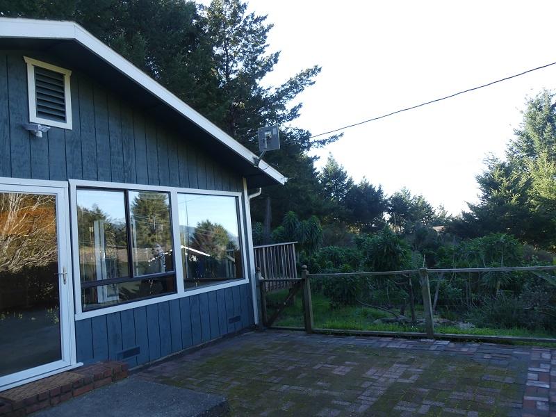 122 Madrone Road Whitethorn, CA 95589 - Photo 4 of 21