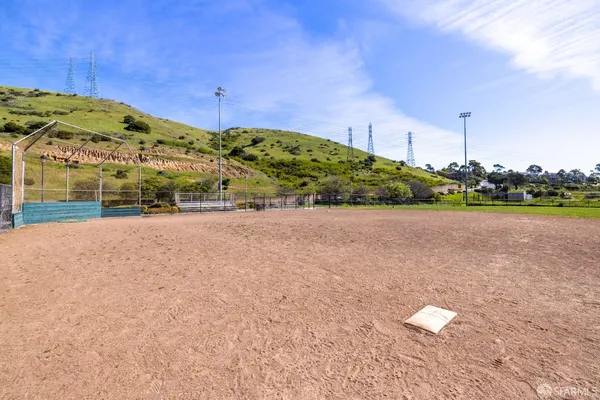 $938,888 | 141 Kestrel Court, Brisbane, CA 94005