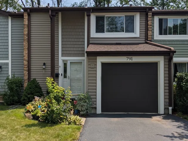 $309,900 | 791 Lakeside Cir Drive, Wheeling, IL 60090