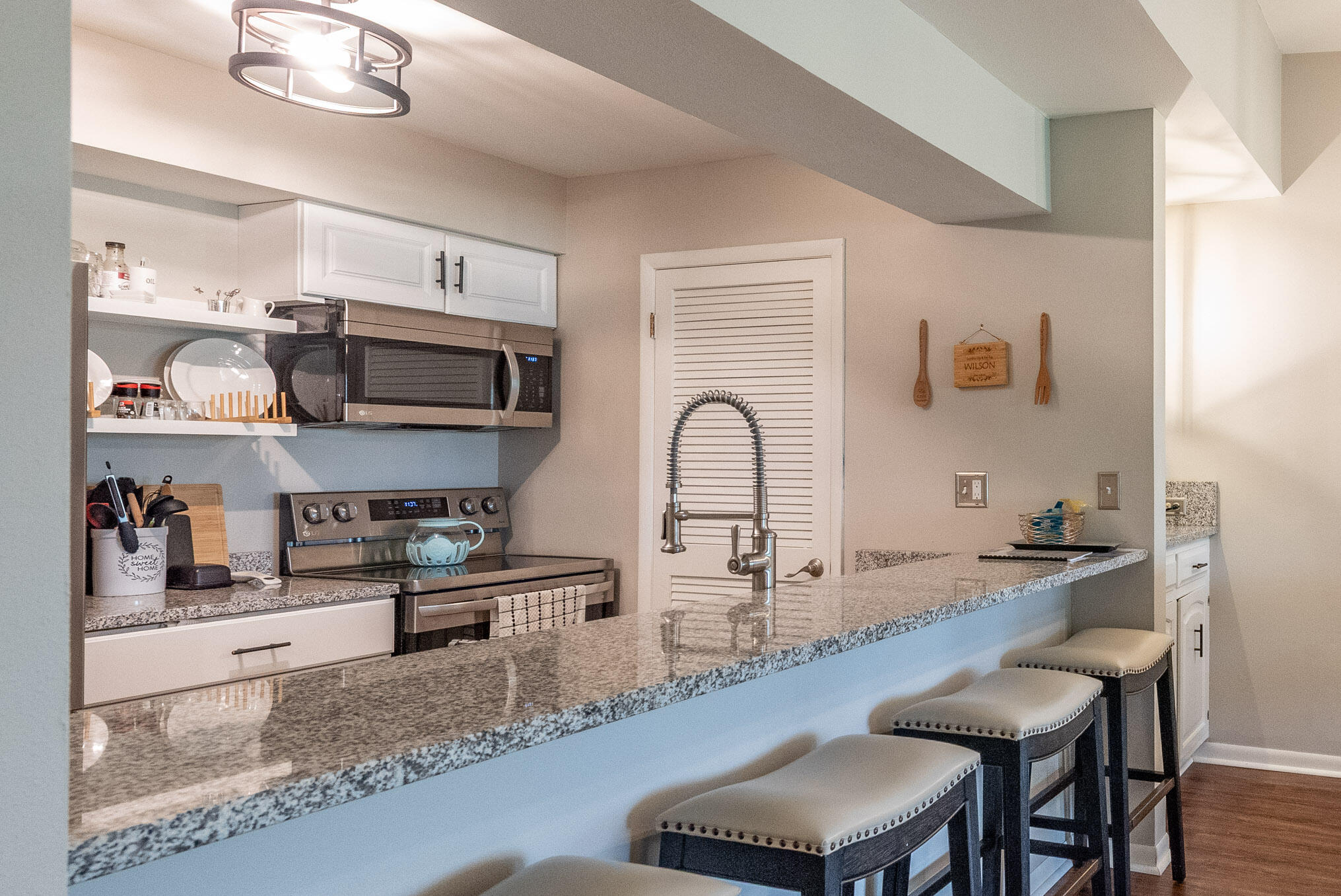 N85-w15700 Ridge Road, Unit 304 Menomonee Falls, WI 53051 - Photo 26 of 31 Kitchen bar