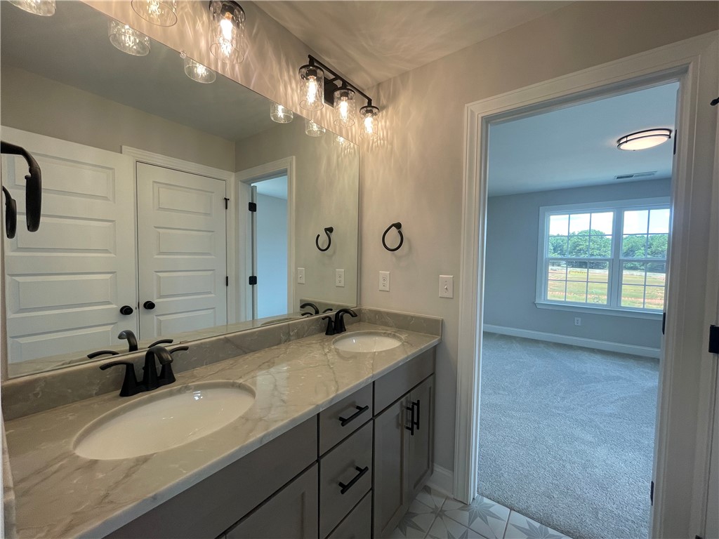 113 Sunrise Court, Unit SUN0007 Anderson, SC 29625 - Photo 32 of 47 Jack & Jill Bath