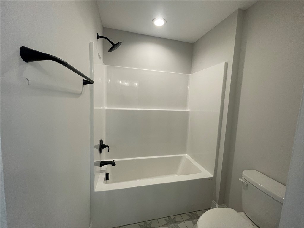 113 Sunrise Court, Unit SUN0007 Anderson, SC 29625 - Photo 34 of 47 Jack & Jill Bath