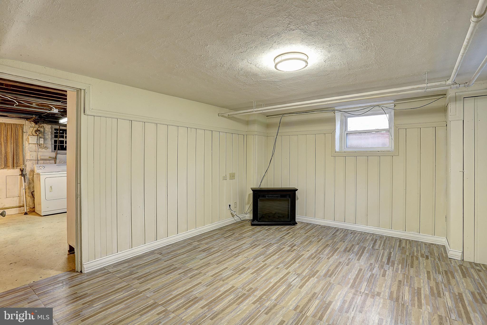 820 Braeside Road Baltimore, MD 21229 - Photo 22 of 40 Lower Level Family Room