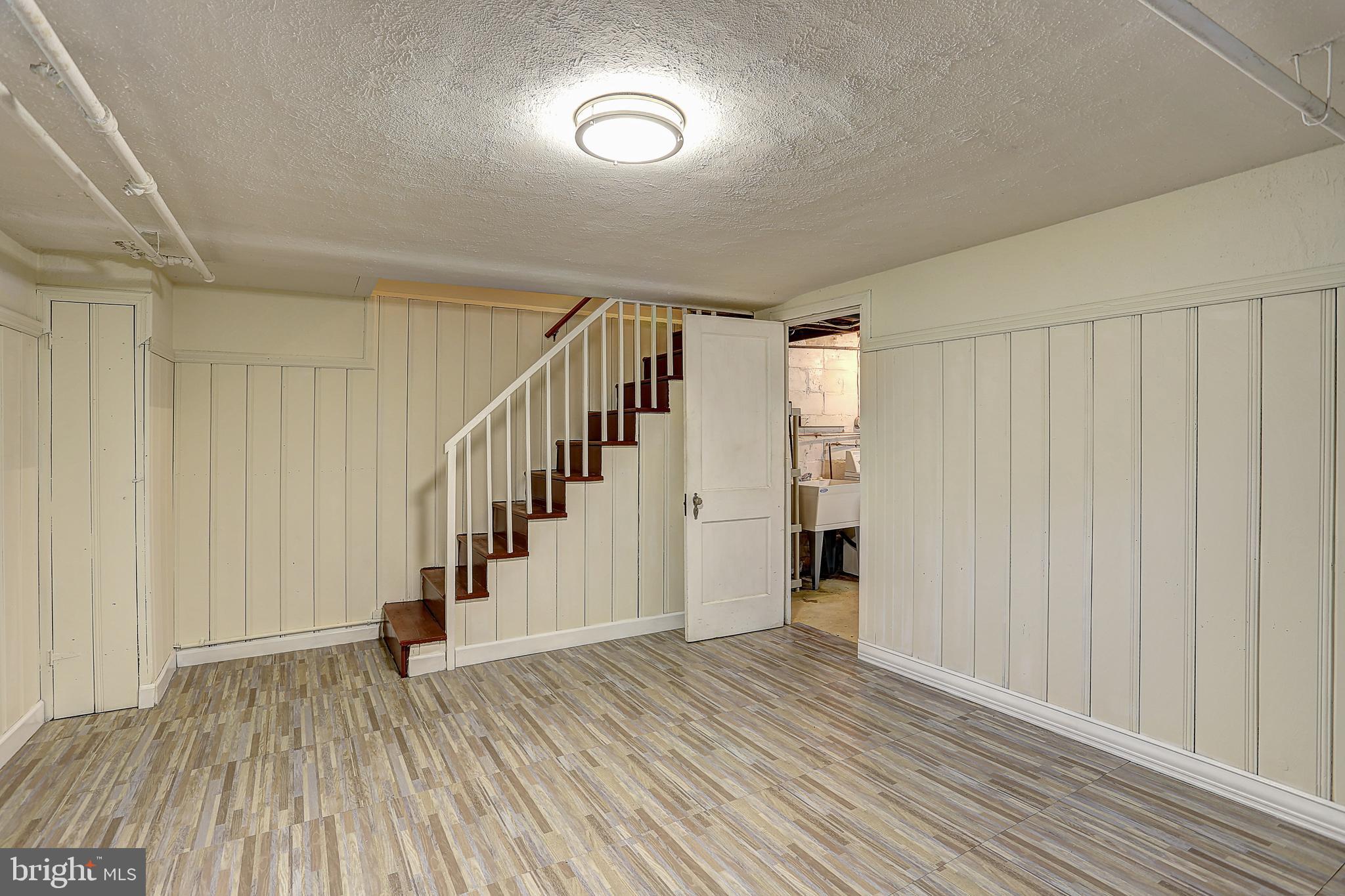 820 Braeside Road Baltimore, MD 21229 - Photo 23 of 40 Lower Level Family Room