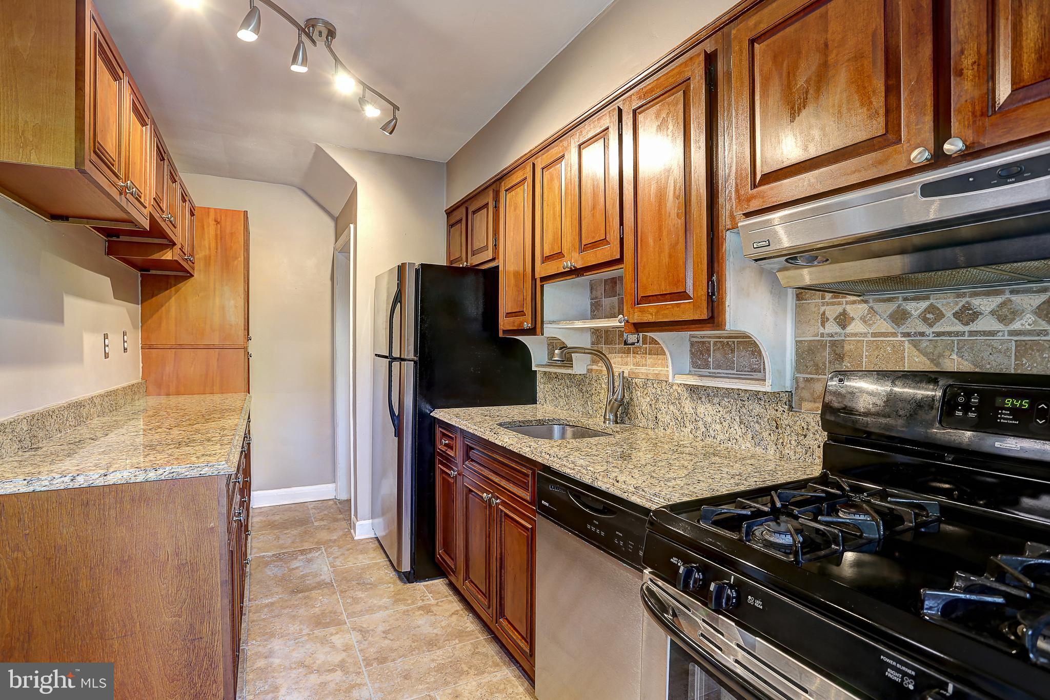 820 Braeside Road Baltimore, MD 21229 - Photo 9 of 40 Kitchen