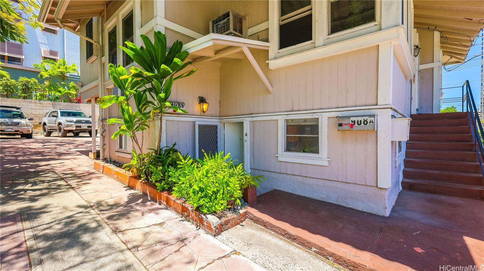 908 Kinau Street, Unit A Honolulu, HI 96814 - Photo 3 of 25