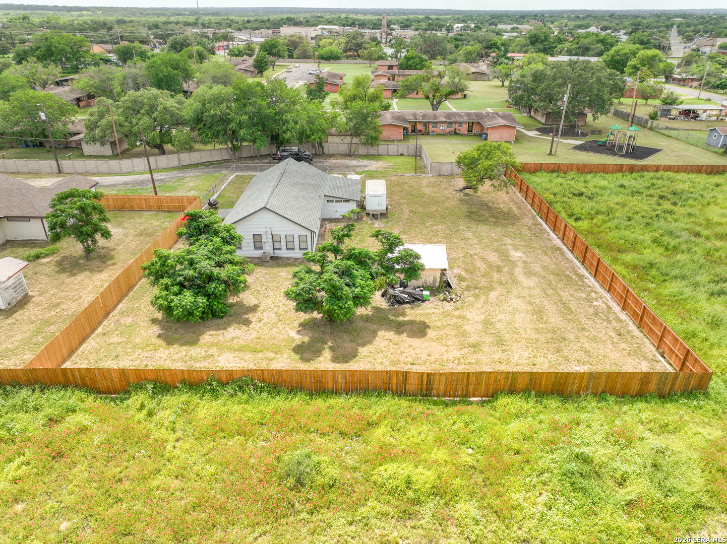 523 B Rossville Road Devine, TX 78016 - Photo 18 of 27