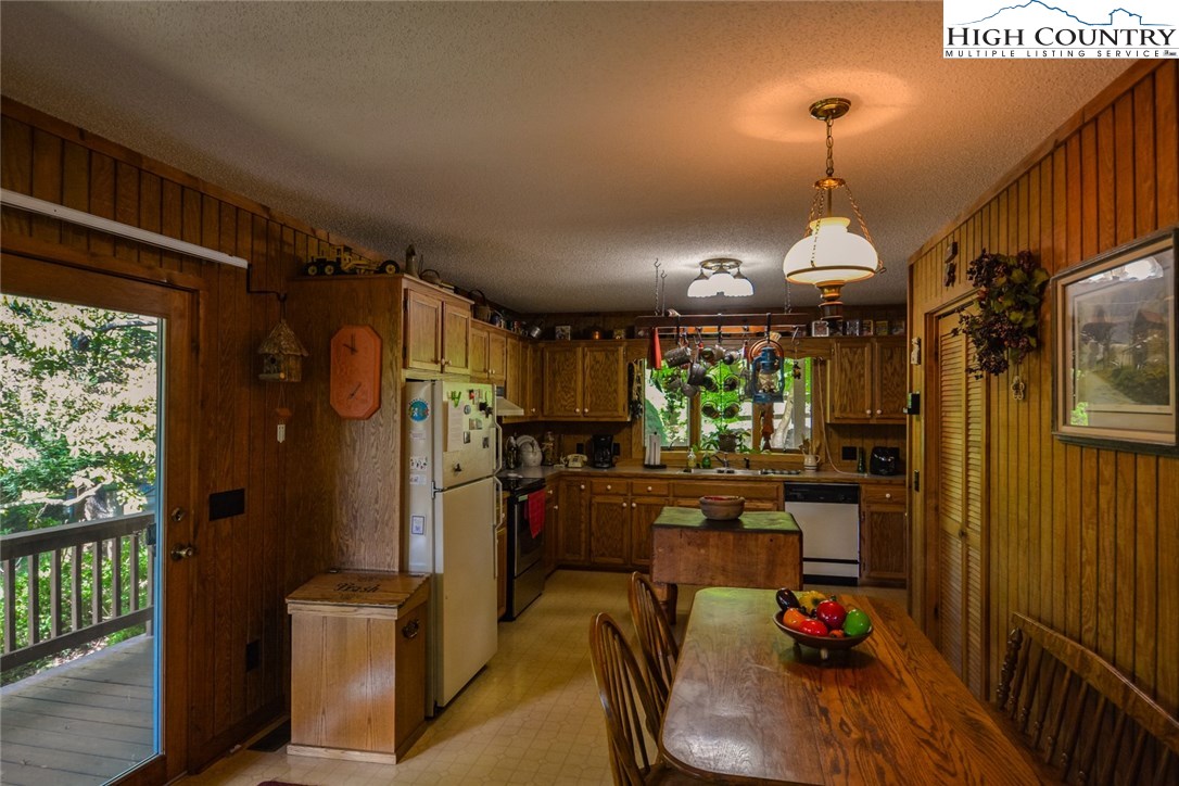 272 Turkey Ridge Crumpler, NC 28617 - Photo 8 of 34