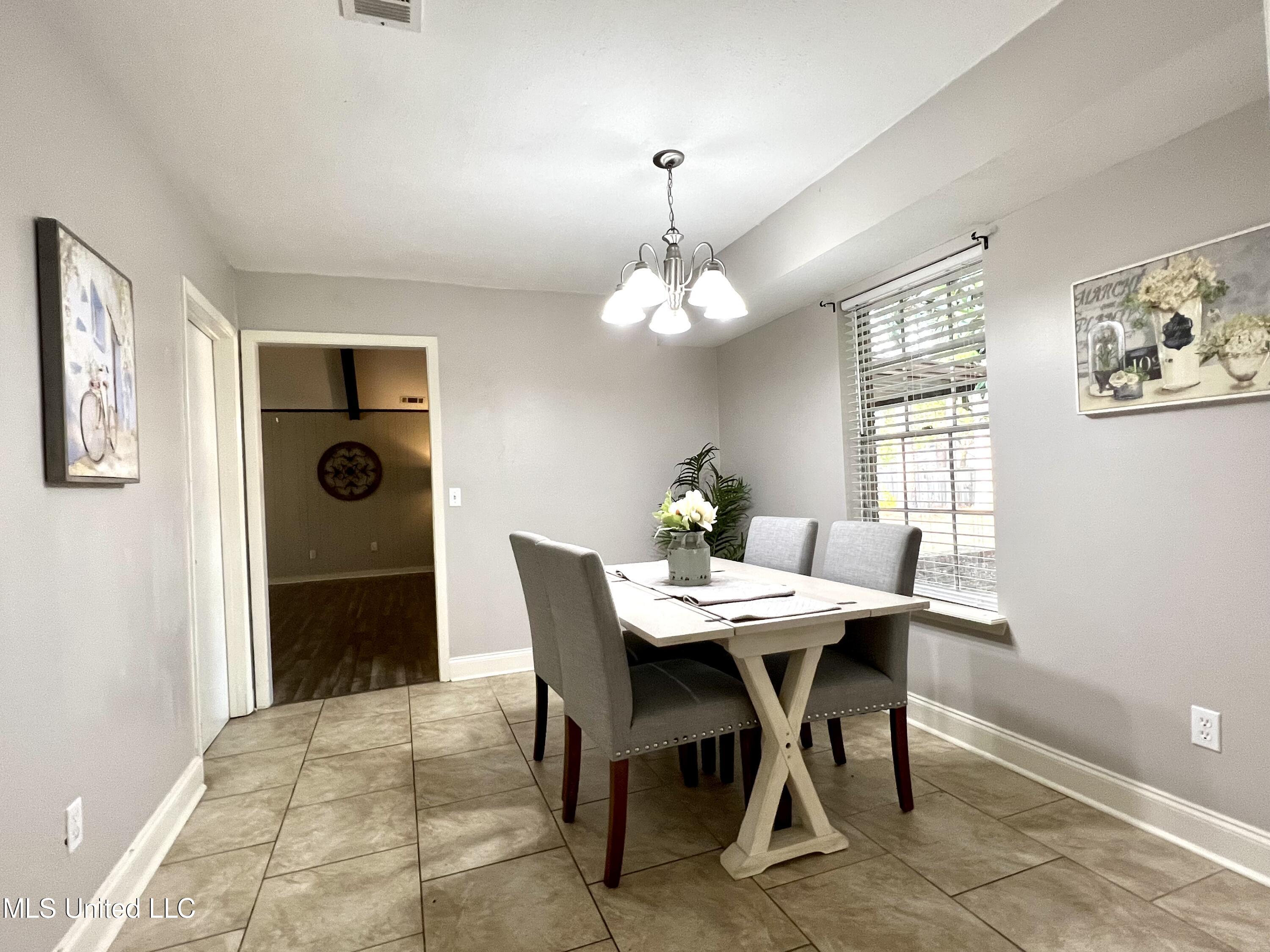 128 Fern Valley Road Brandon, MS 39042 - Photo 12 of 42 Photo Sep 17 2023, 5 35 20 PM