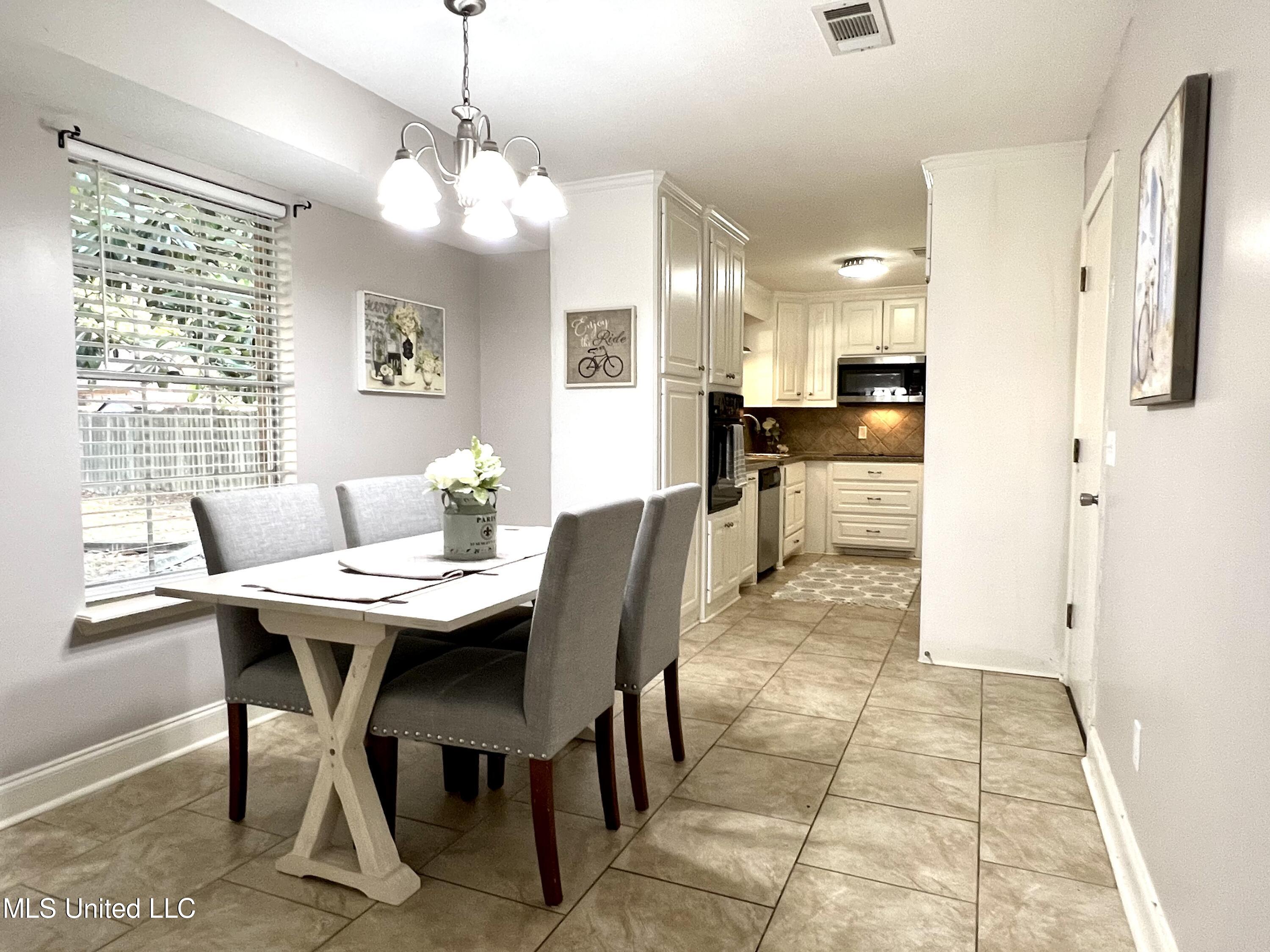 128 Fern Valley Road Brandon, MS 39042 - Photo 14 of 42 Photo Sep 17 2023, 5 35 03 PM