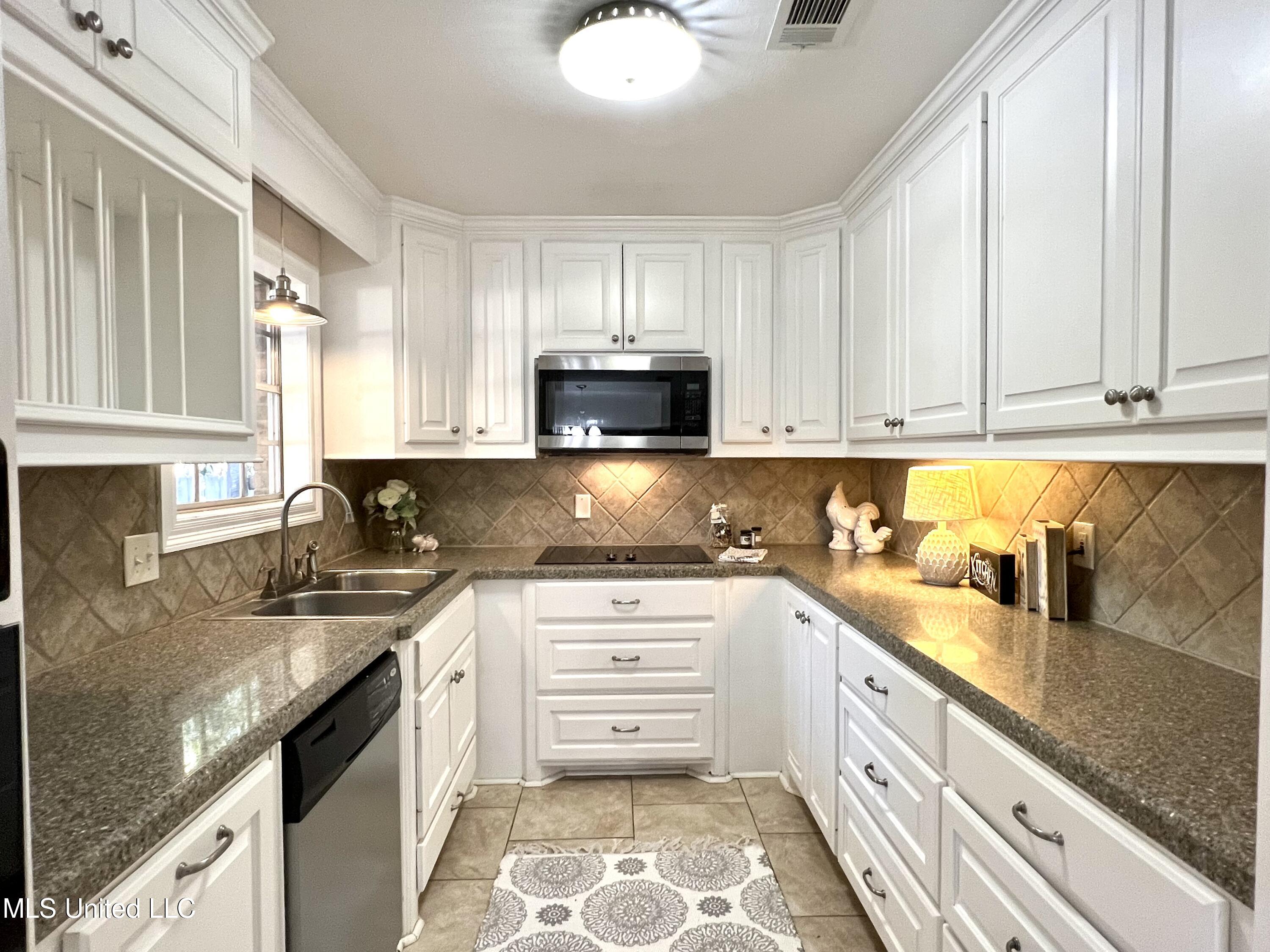 128 Fern Valley Road Brandon, MS 39042 - Photo 17 of 42 Photo Sep 17 2023, 5 35 49 PM