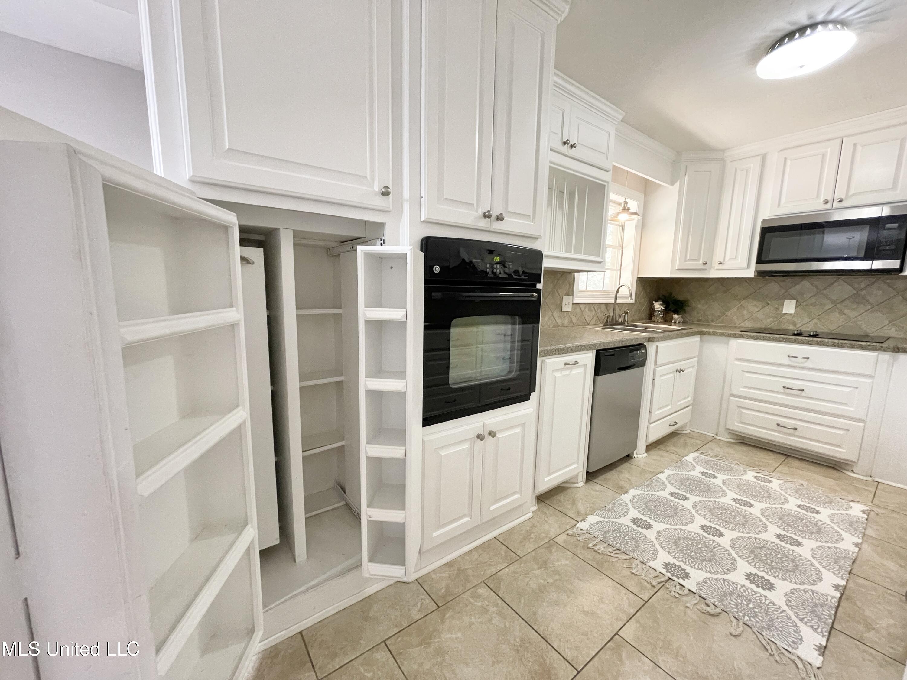 128 Fern Valley Road Brandon, MS 39042 - Photo 18 of 42 Photo Sep 15 2023, 2 35 44 PM