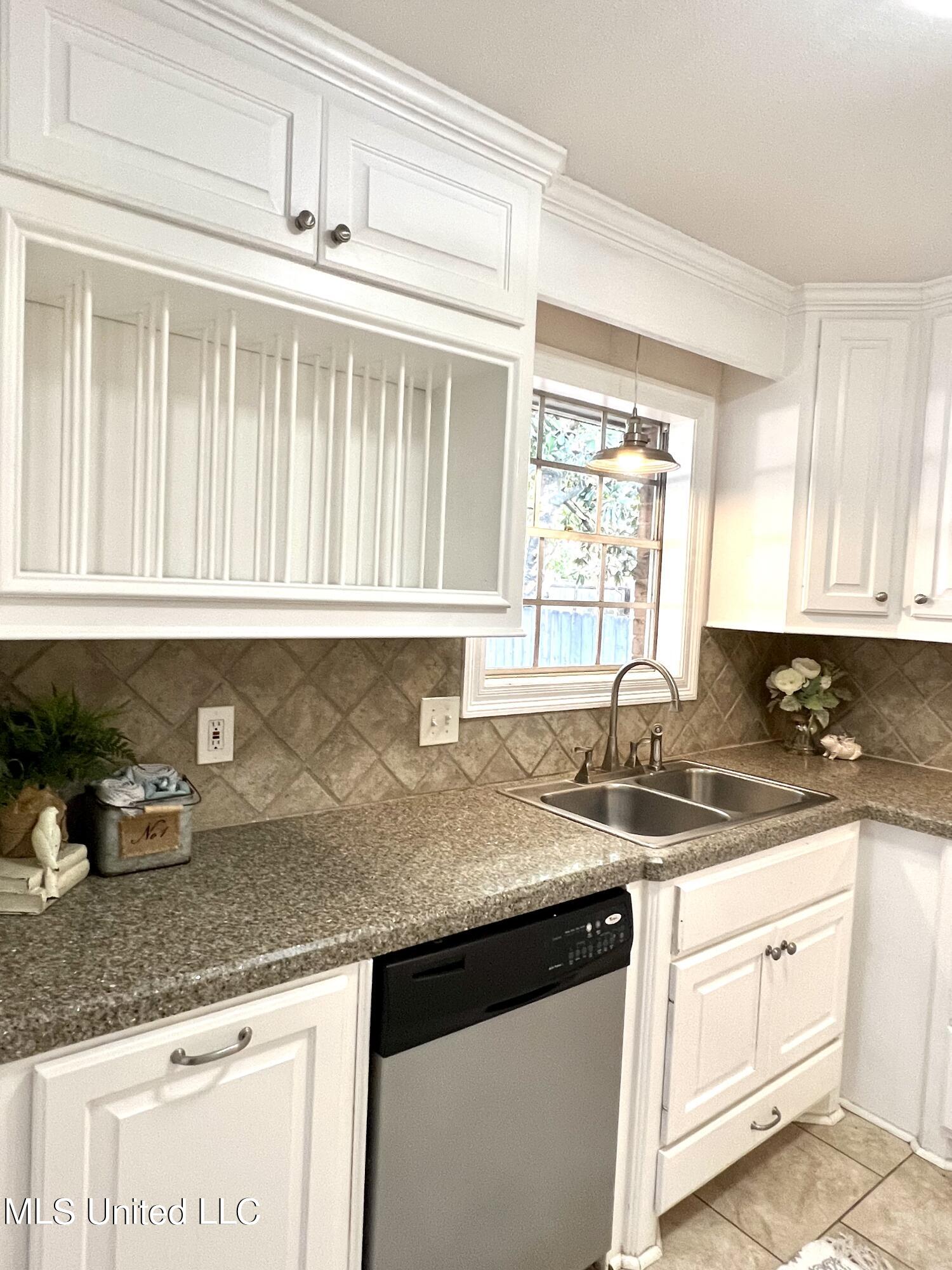 128 Fern Valley Road Brandon, MS 39042 - Photo 20 of 42 Photo Sep 17 2023, 5 35 37 PM