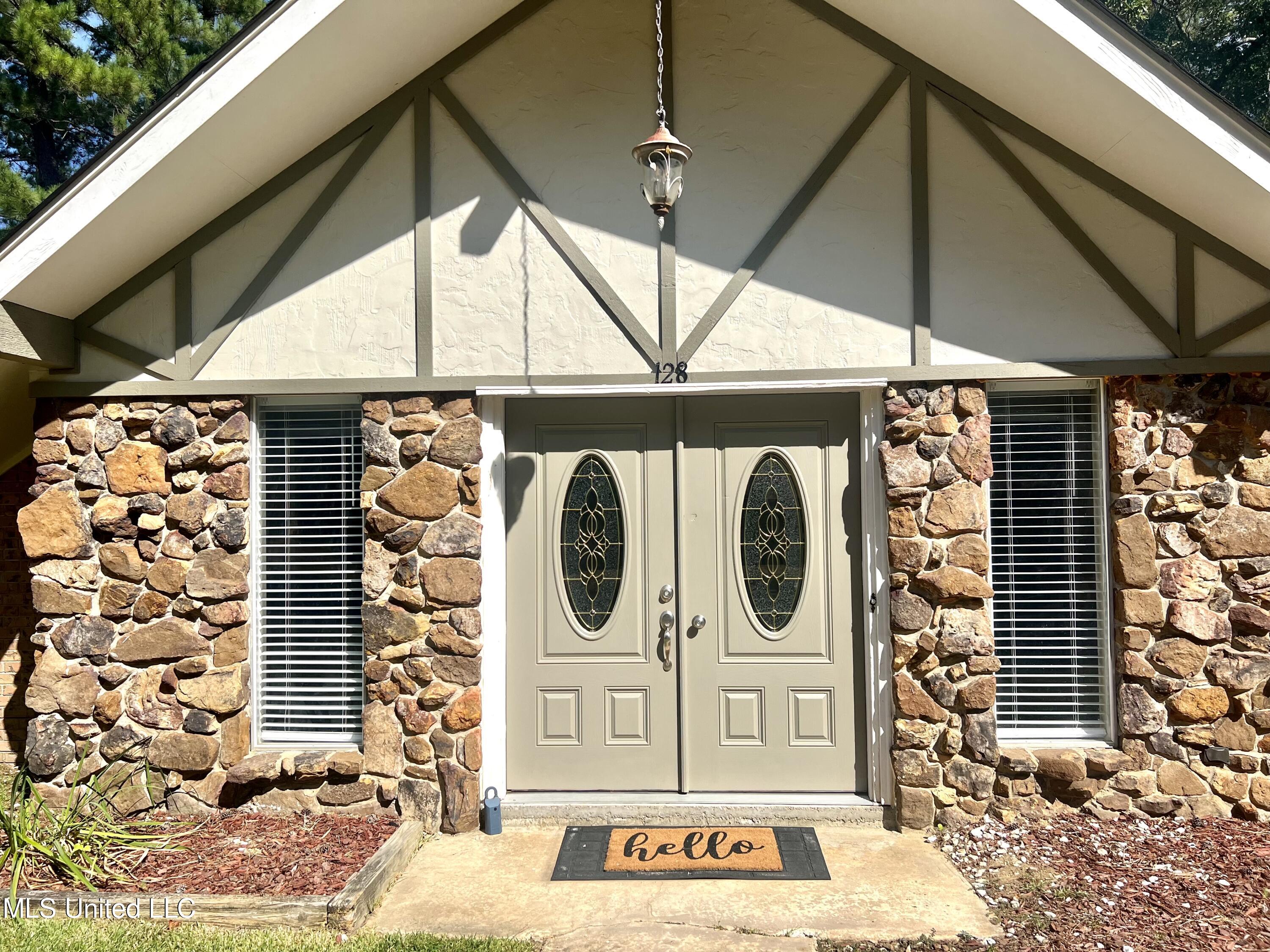 128 Fern Valley Road Brandon, MS 39042 - Photo 2 of 42 Photo Sep 18 2023, 3 24 29 PM