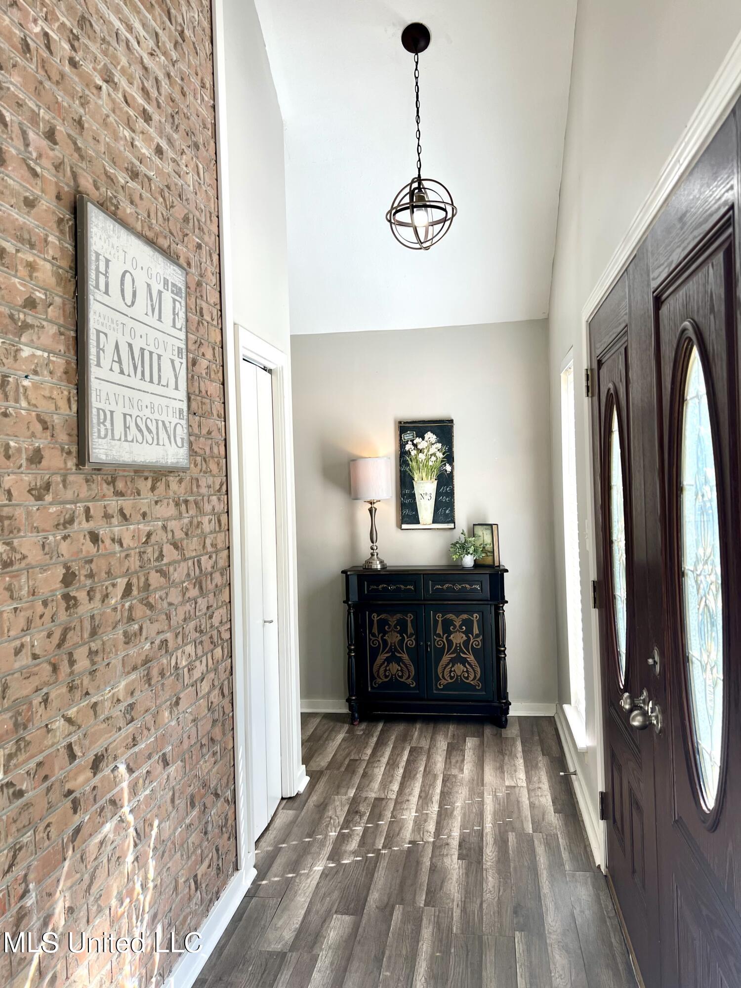 128 Fern Valley Road Brandon, MS 39042 - Photo 3 of 42 Photo Sep 18 2023, 3 47 19 PM