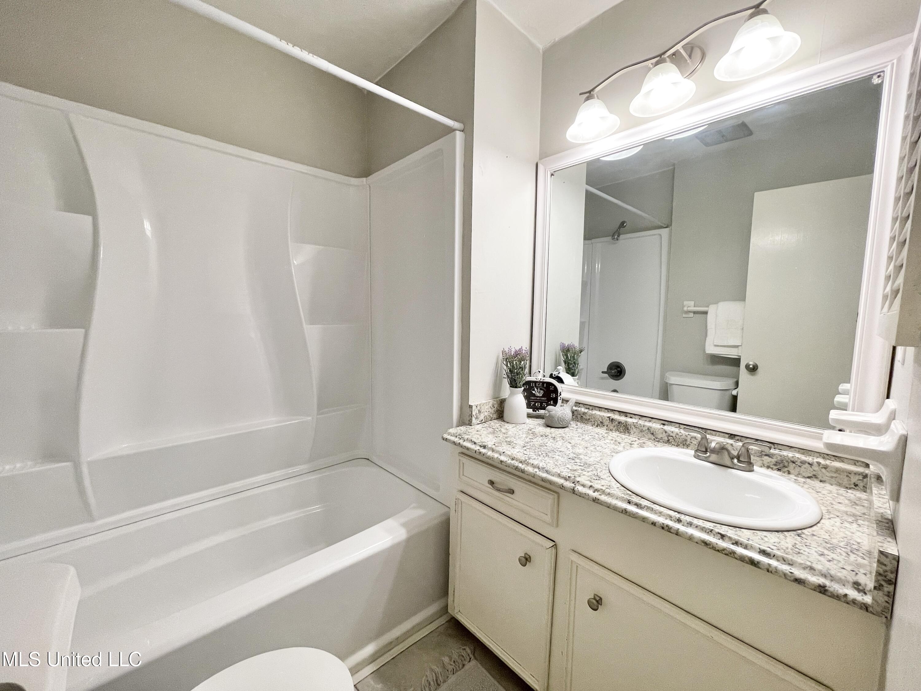 128 Fern Valley Road Brandon, MS 39042 - Photo 31 of 42 Photo Sep 15 2023, 2 31 00 PM