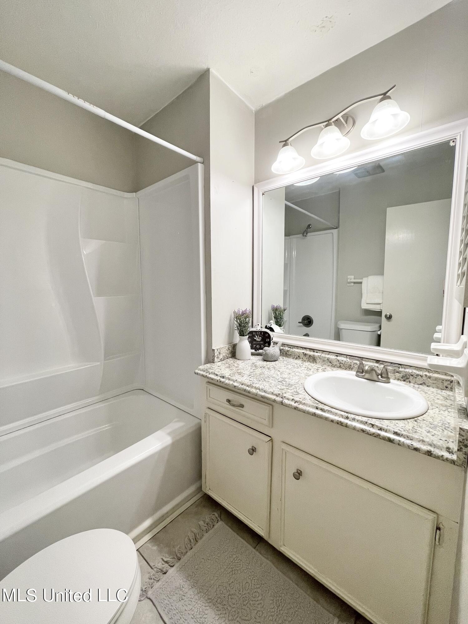 128 Fern Valley Road Brandon, MS 39042 - Photo 32 of 42 Photo Sep 15 2023, 2 30 51 PM