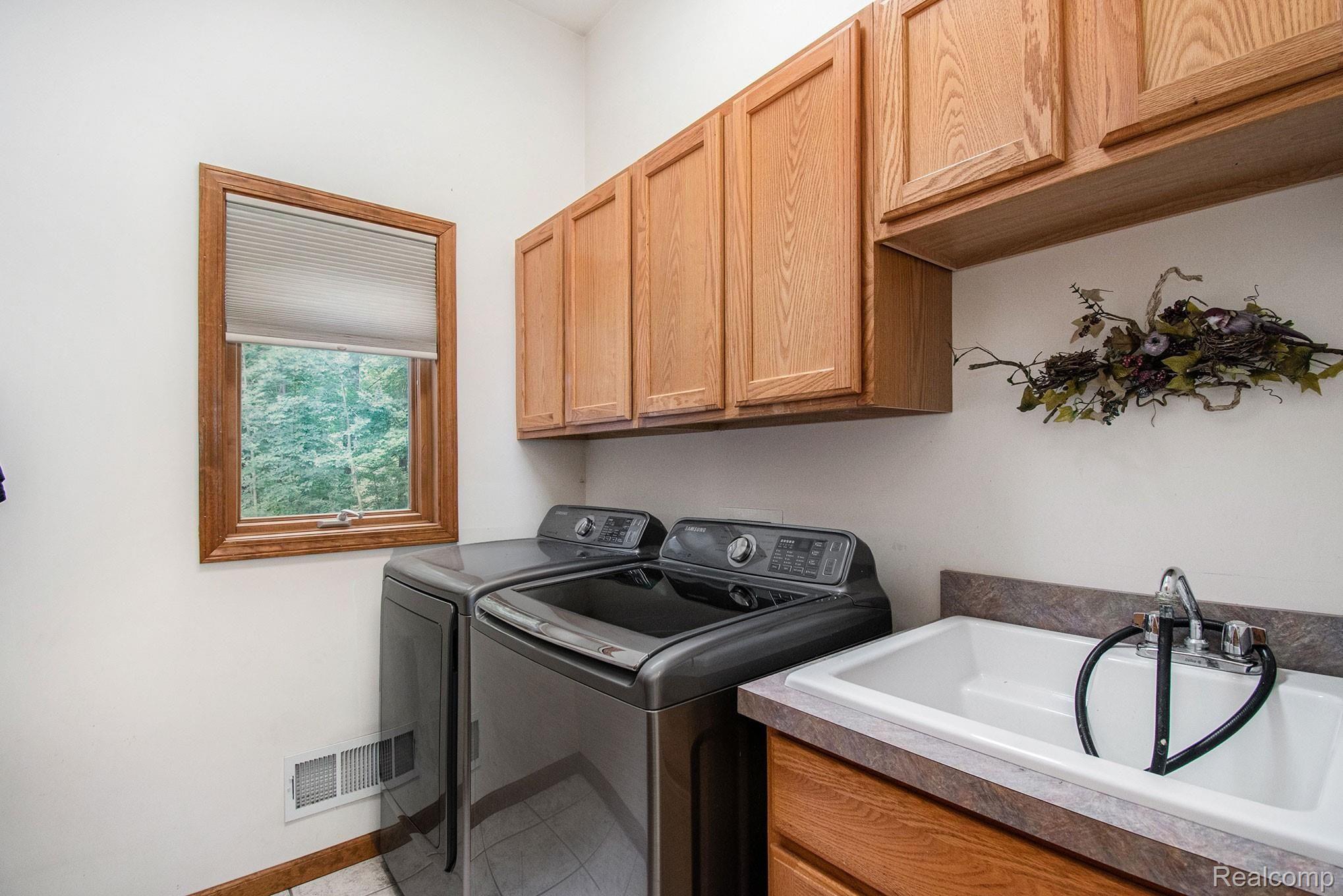 9813 McClements Road Brighton, MI 48114 - Photo 23 of 47 9813-McClements-_26.jpg