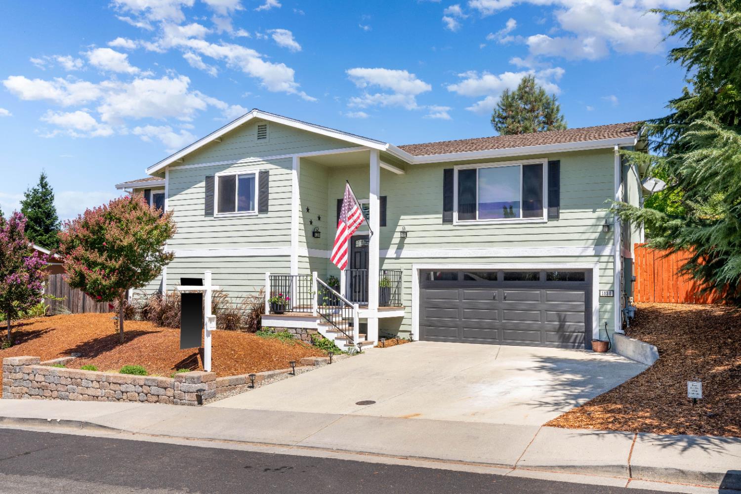1130 Summer Ridge Court Auburn, CA 95603 - Photo 4 of 56 a front view of a house with entertaining space