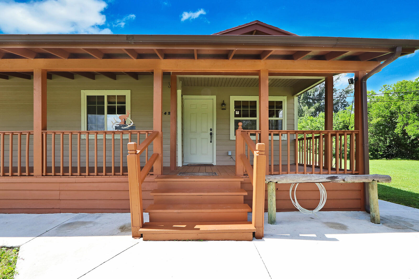 9142 Sandy Run Road Jupiter, FL 33478 - Photo 4 of 27 Front Porch